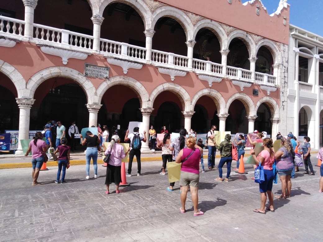 Exigieron que les permitan vender los domingos
