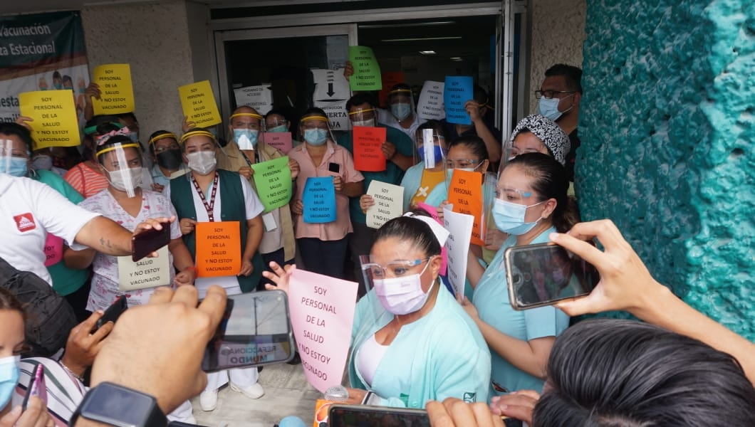 Personal de Salud señaló que los docentes no debieron ser considerados para la aplicación de las vacunas antes que ellos