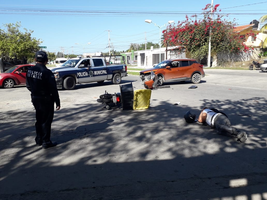 La mujer quedó tendida en el pavimento La mujer quedó tendida en el pavimento