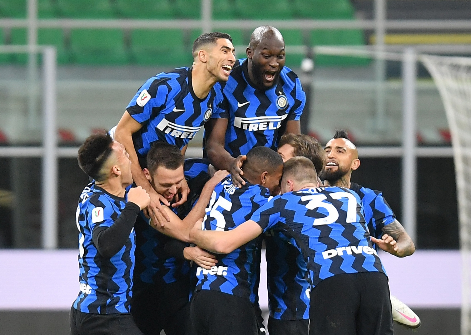 Inter se gana al Milan 2-1 con gol al 97'