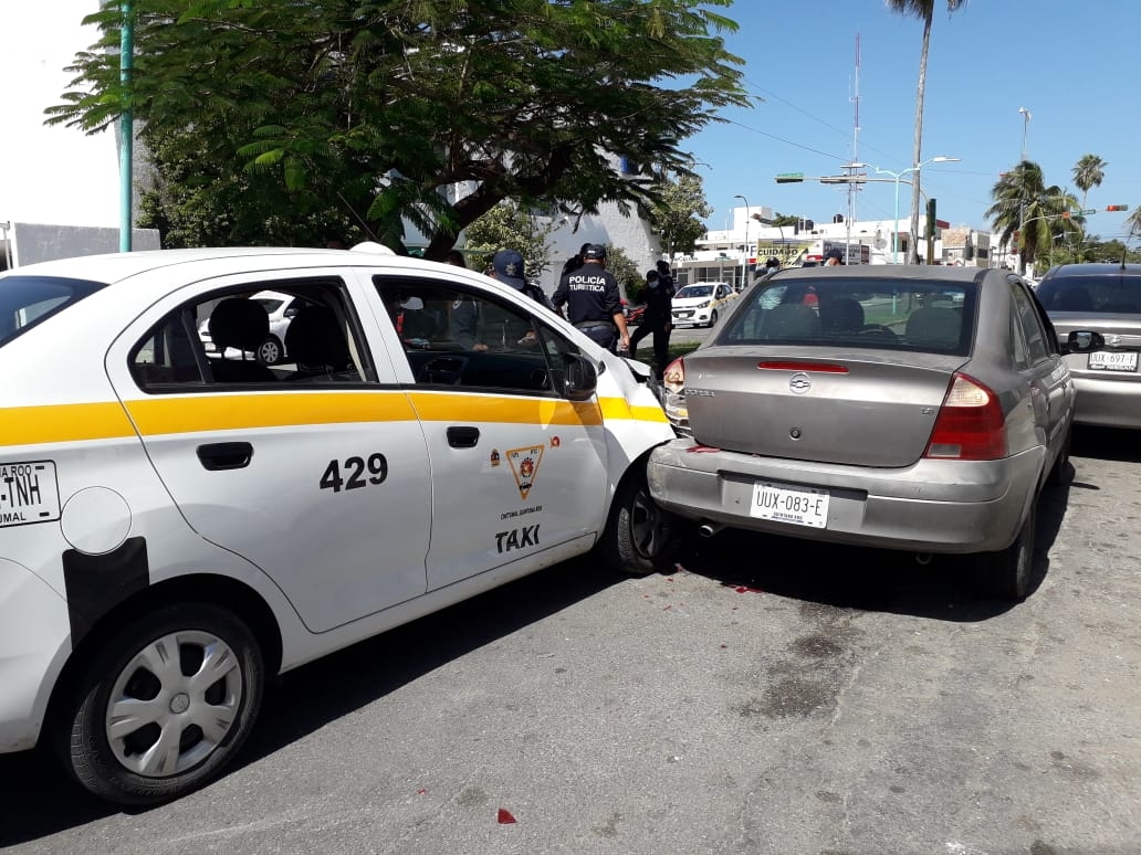 Los vehículos sufrieron daños pero no hubo lesionados Los vehículos sufrieron daños pero no hubo lesionados
