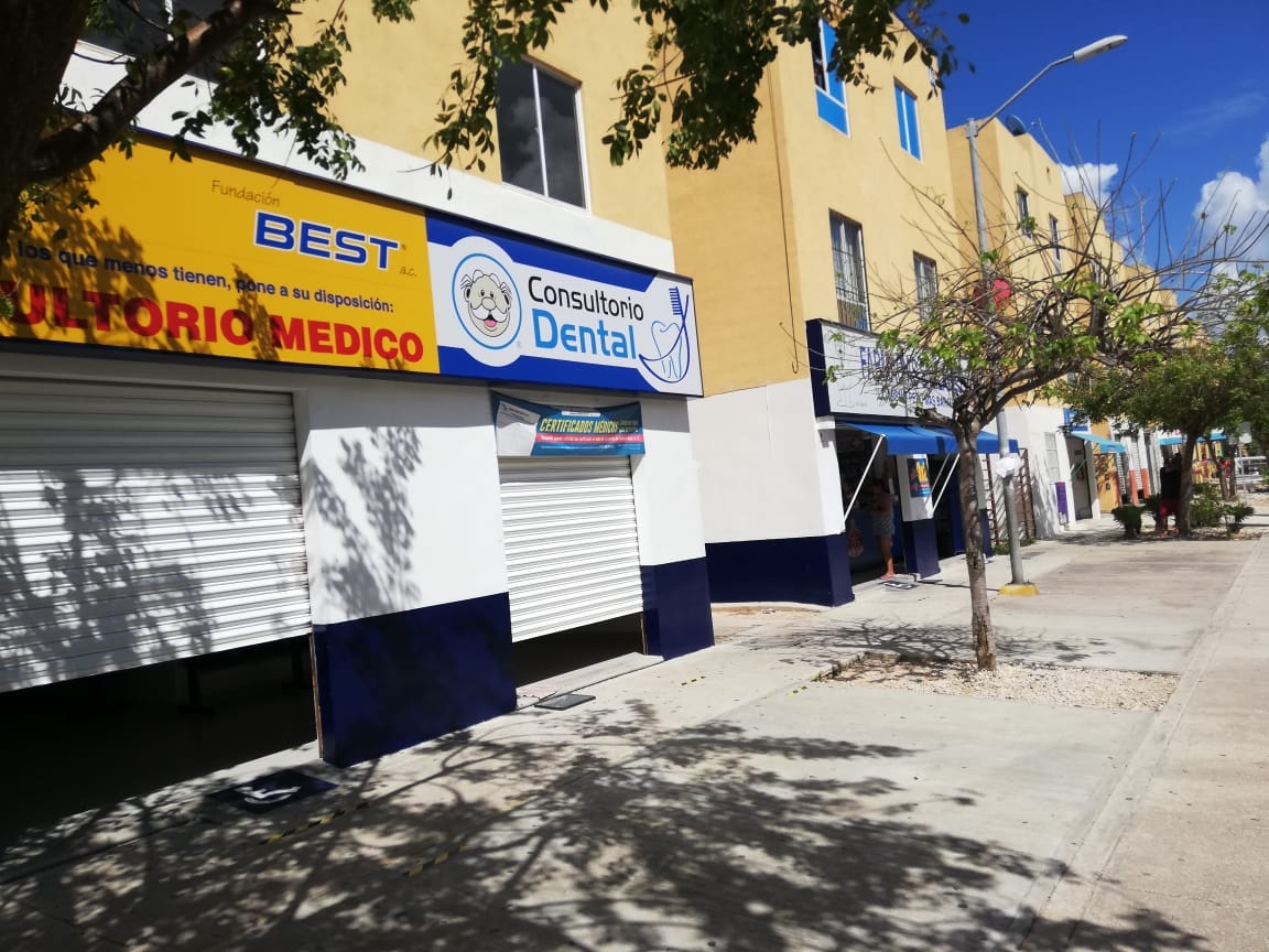 La farmacia se encuentra en la Región 251, sobre la avenida Osidiana de Cancún La farmacia se encuentra en la Región 251, sobre la avenida Osidiana de Cancún