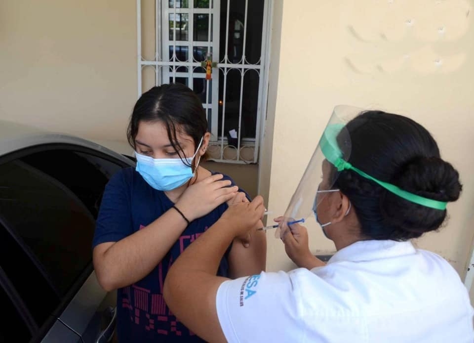 Invitan a población vulnerable de Quintana Roo a vacunarse contra la influenza