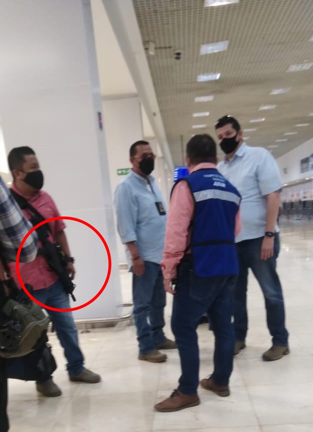 Al principio, se pensó que cumplían una orden de detención en el interior del edificio Al principio, se pensó que cumplían una orden de detención en el interior del edificio