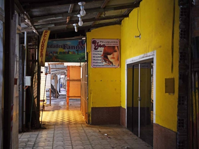 Todos los comercios en Nanawa han cerrado y parece un pueblo fantasma