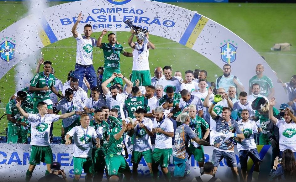 El equipo se coronó en la Serie B con uno de los sobrevivientes en la plantilla El equipo se coronó en la Serie B con uno de los sobrevivientes en la plantilla
