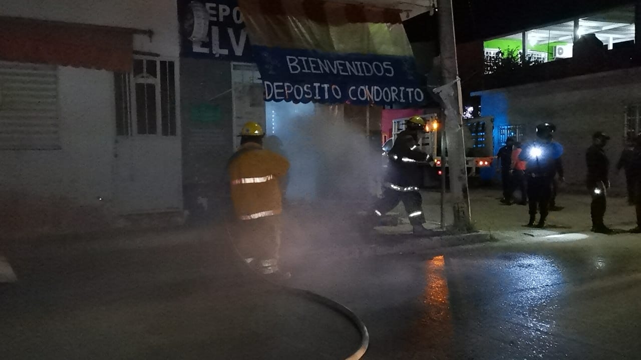 Los presuntos delincuentes dejaron un mensaje amenazante