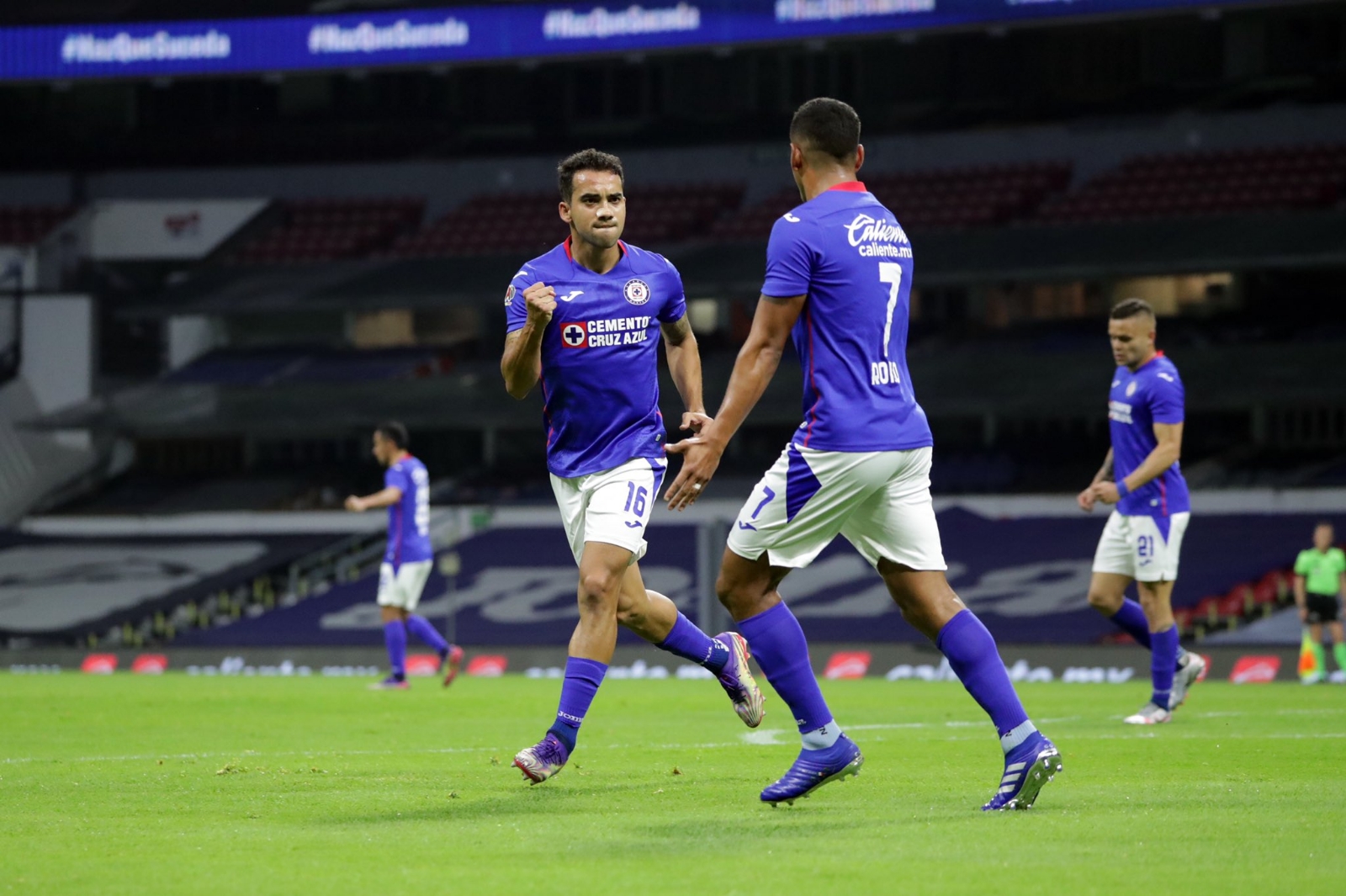 Cruz Azul supera al Querétaro y logra segunda victoria