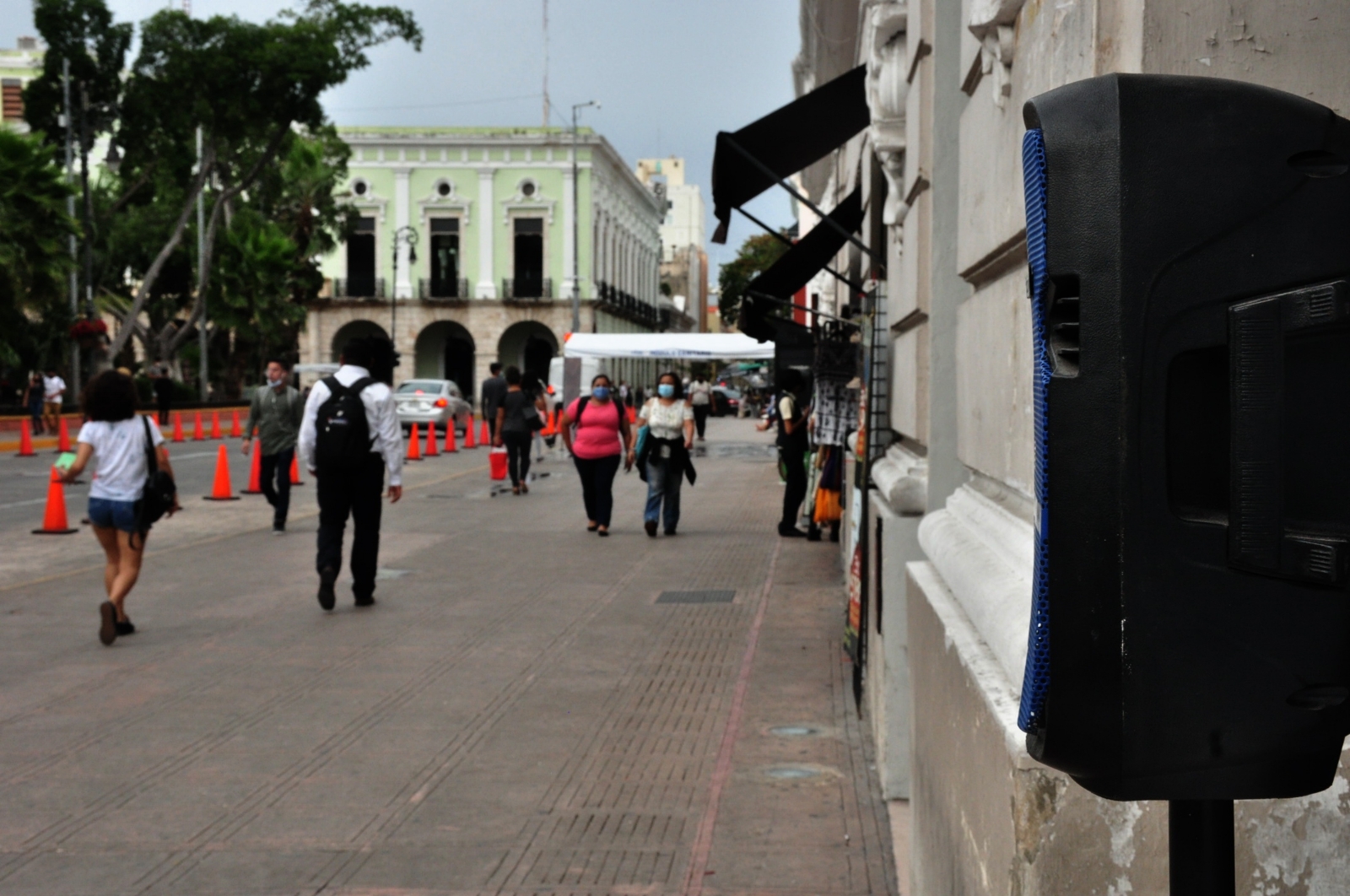 Se espera una temperatura máxima de 35 grados centígrados Se espera una temperatura máxima de 35 grados centígrados