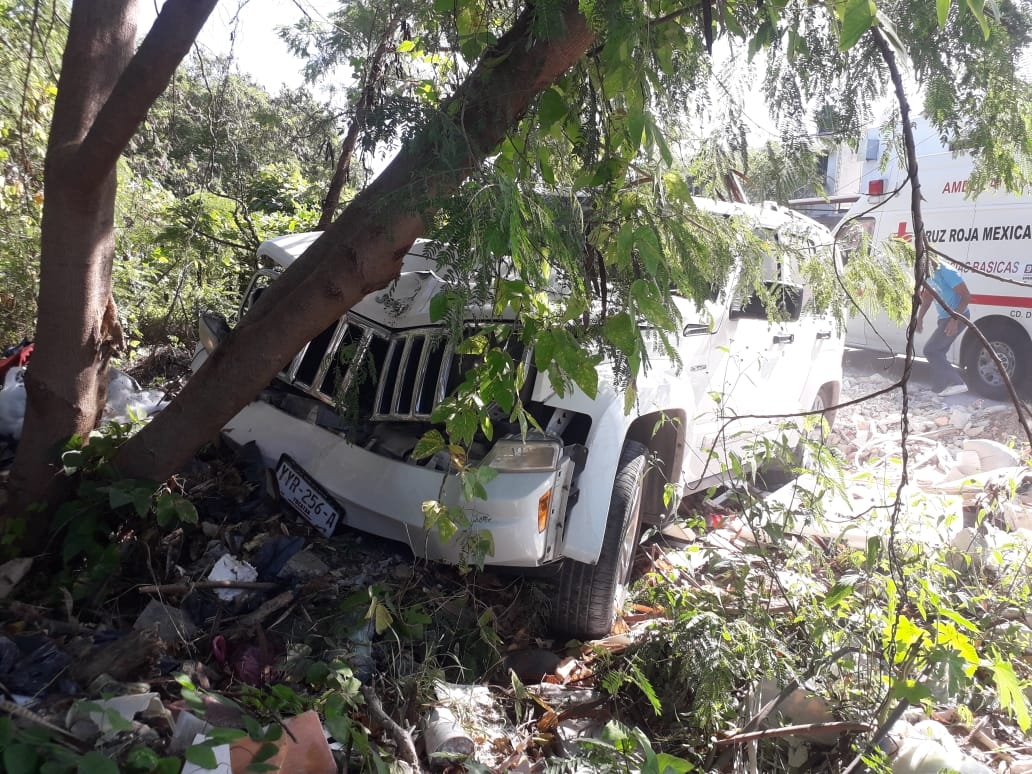 La mujer conductora iba sola en el automóvil La mujer conductora iba sola en el automóvil