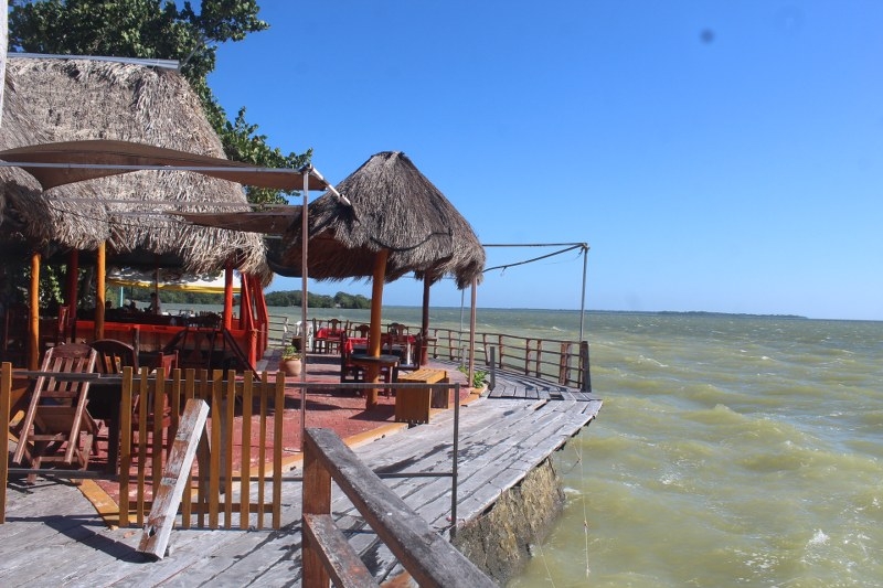 Trabajadores de Sedatu realizan trabajos de topografía en Calderitas