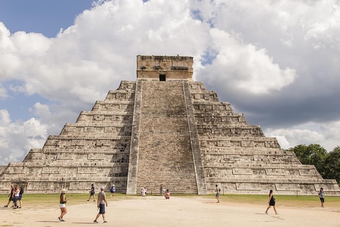 Mujer ingresa en estado de ebriedad a Chichén Itzá; INAH emite sanción