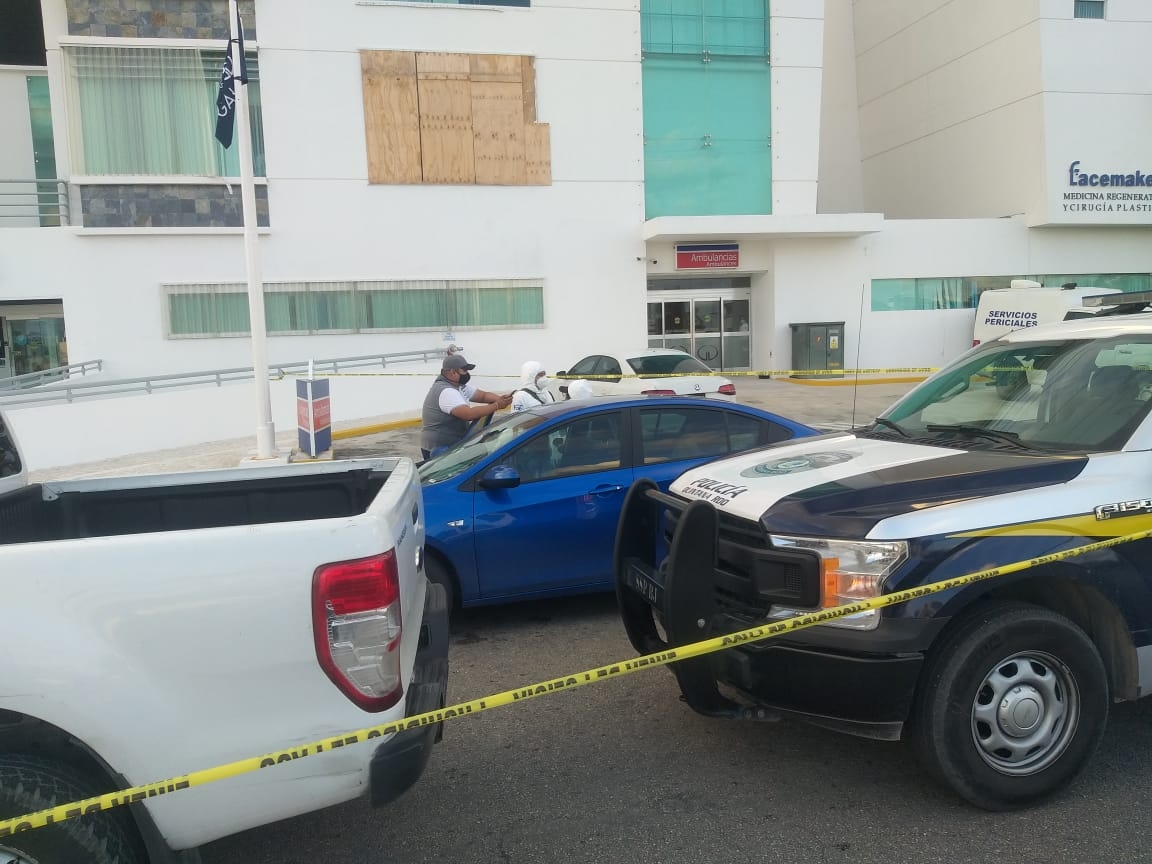 Hombre baleado fallece dentro del Hospital Galenia en Cancún