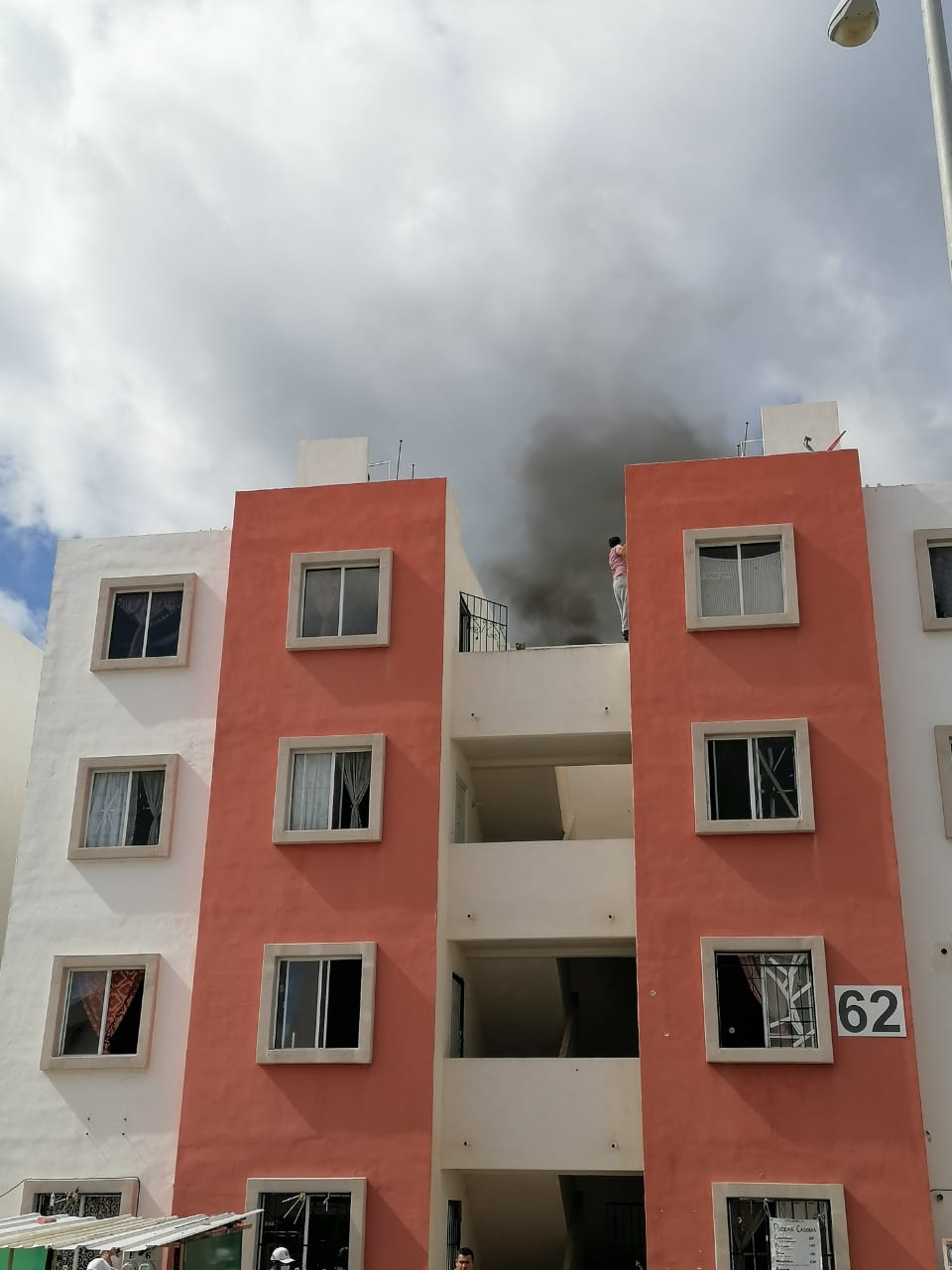 El incendio fue al interior de un departamento en Paseo Kusamil