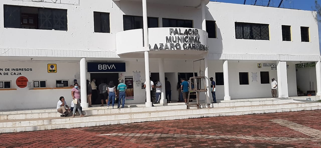 Se le instaba a devolver más de 500 mil pesos en salarios y prestaciones Se le instaba a devolver más de 500 mil pesos en salarios y prestaciones