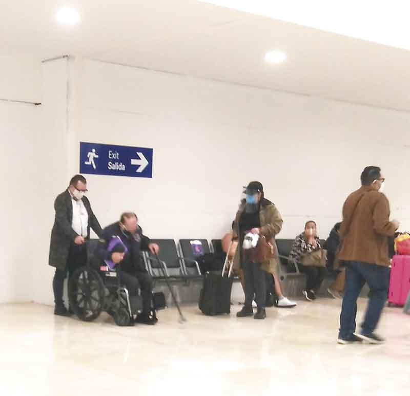 Viva Aerobus niega atención a hombre en silla de ruedas en Mérida