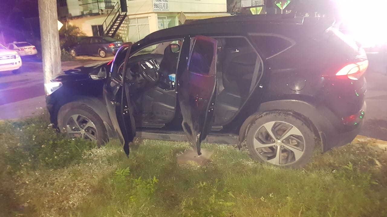 El conductor se trasladaba por la avenida Chac Mool hacia la avenida Andrés Quintana Roo El conductor se trasladaba por la avenida Chac Mool hacia la avenida Andrés Quintana Roo