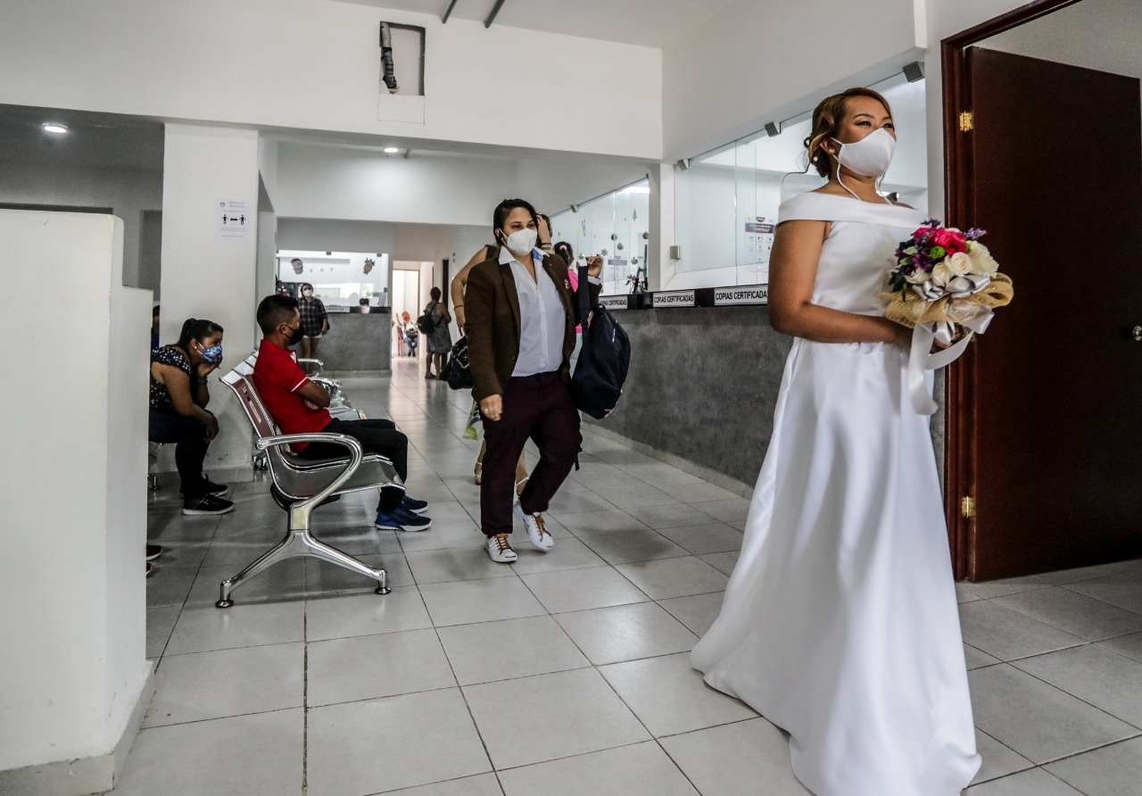 En 2021 se registraron las bodas civiles de 121 parejas de varones y 142 de mujeres.