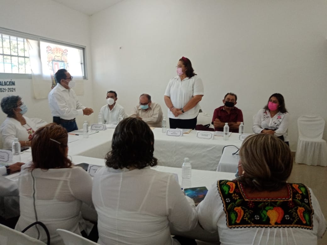 Tras repasar la agenda de la sesión, la regidora propuso como tercer punto su renuncia al cargo Tras repasar la agenda de la sesión, la regidora propuso como tercer punto su renuncia al cargo