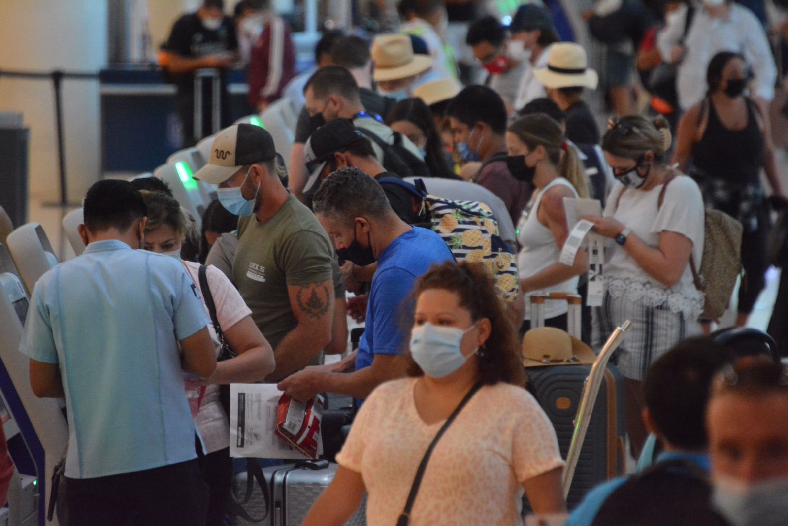 En el caso de las llegadas, 131 de ellas son vuelos internacionales y 83 son rutas nacionales
