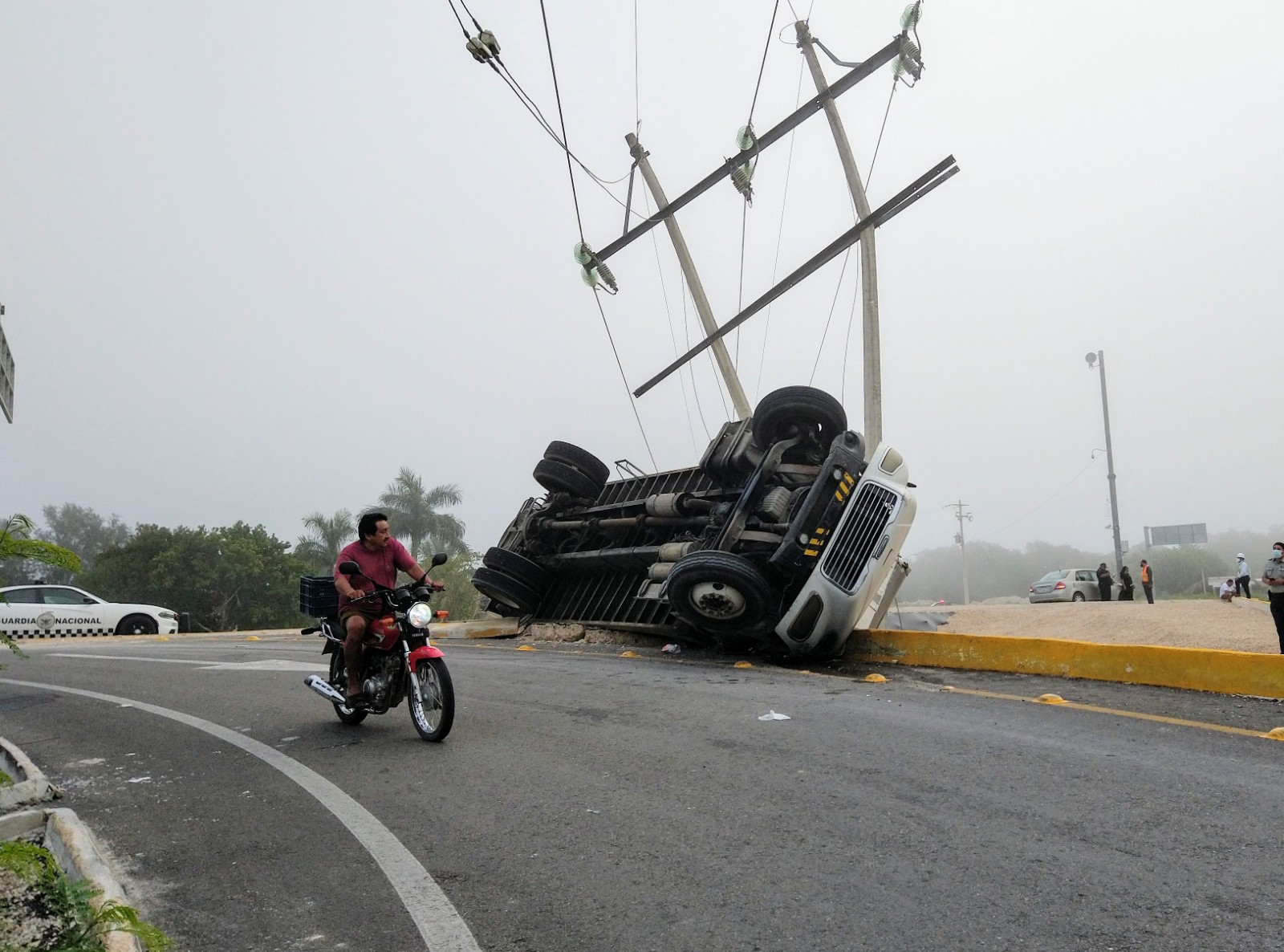 Cuerpos de emergencia llevaron al lesionado a un hospital