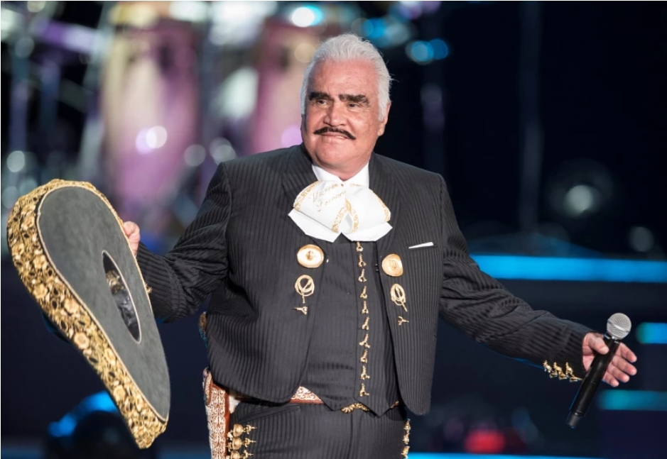 Vicente Fernández tuvo que ser sometido a una traqueostomía, luego de que desde agosto se encuentra hospitalizado tras una fuerte caída en su rancho