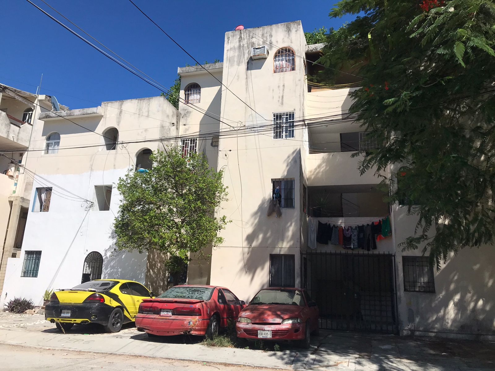 Explosión deja una persona lesionada en el fraccionamiento Tabachines de Cancún