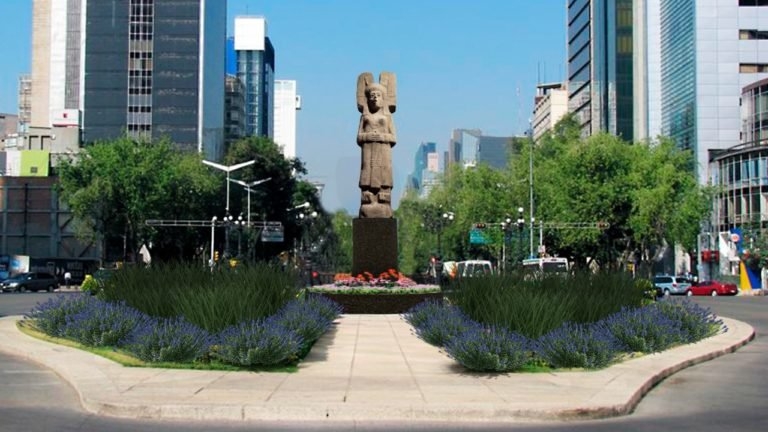 Una réplica de la figura prehispánica de 'La joven de Amajac', hallada en enero en Veracruz, reemplazará la estatua de Cristóbal Colón