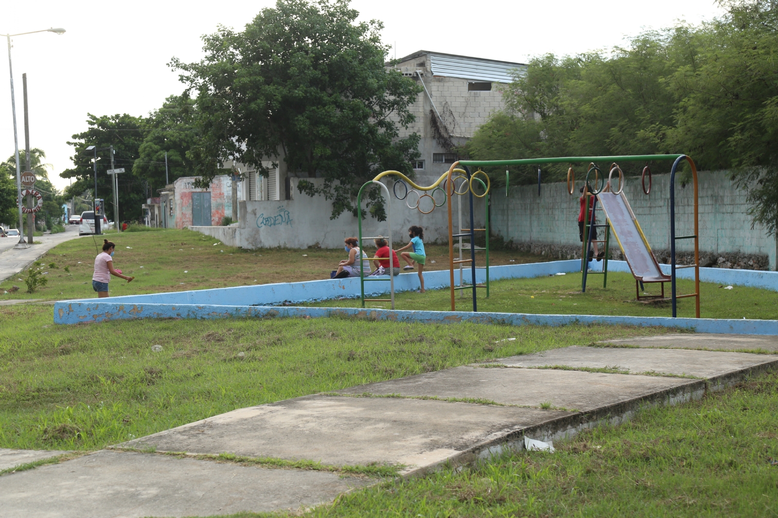 El Municipio no cuenta con recursos suficientes para emplear a tantas personas para la limpieza de los jardines y contratan a particulares, Óscar Medina, regidor El Municipio no cuenta con recursos suficientes para emplear a tantas personas para la limpieza de los jardines y contratan a particulares, Óscar Medina, regidor