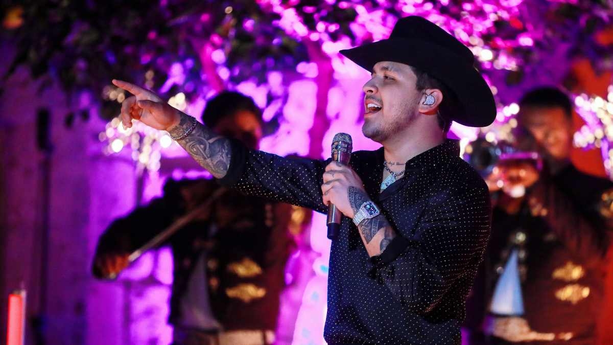 La noche de ayer, Christian Nodal se presentó en Mazatlán, Sinaloa, para ofrecer un concierto para apoyar a los afectados por el huracán Nora