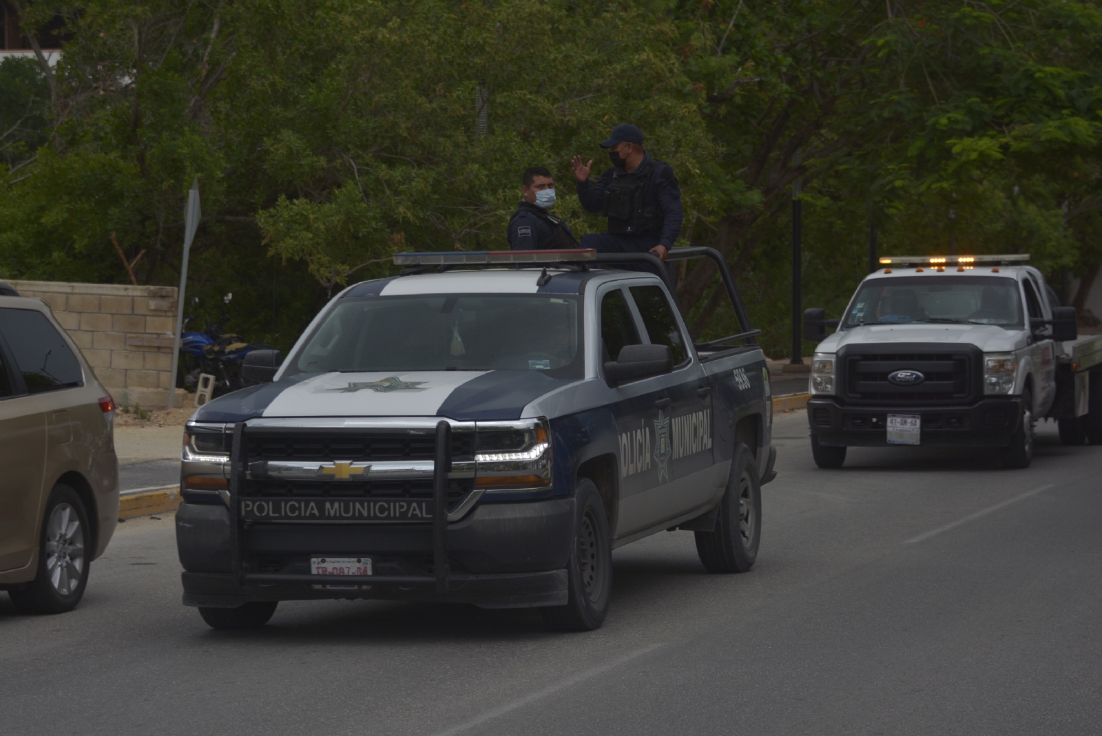 Elementos de la Policía Quintana Roo iniciaron un operativo para localizar a los asaltantes Elementos de la Policía Quintana Roo iniciaron un operativo para localizar a los asaltantes