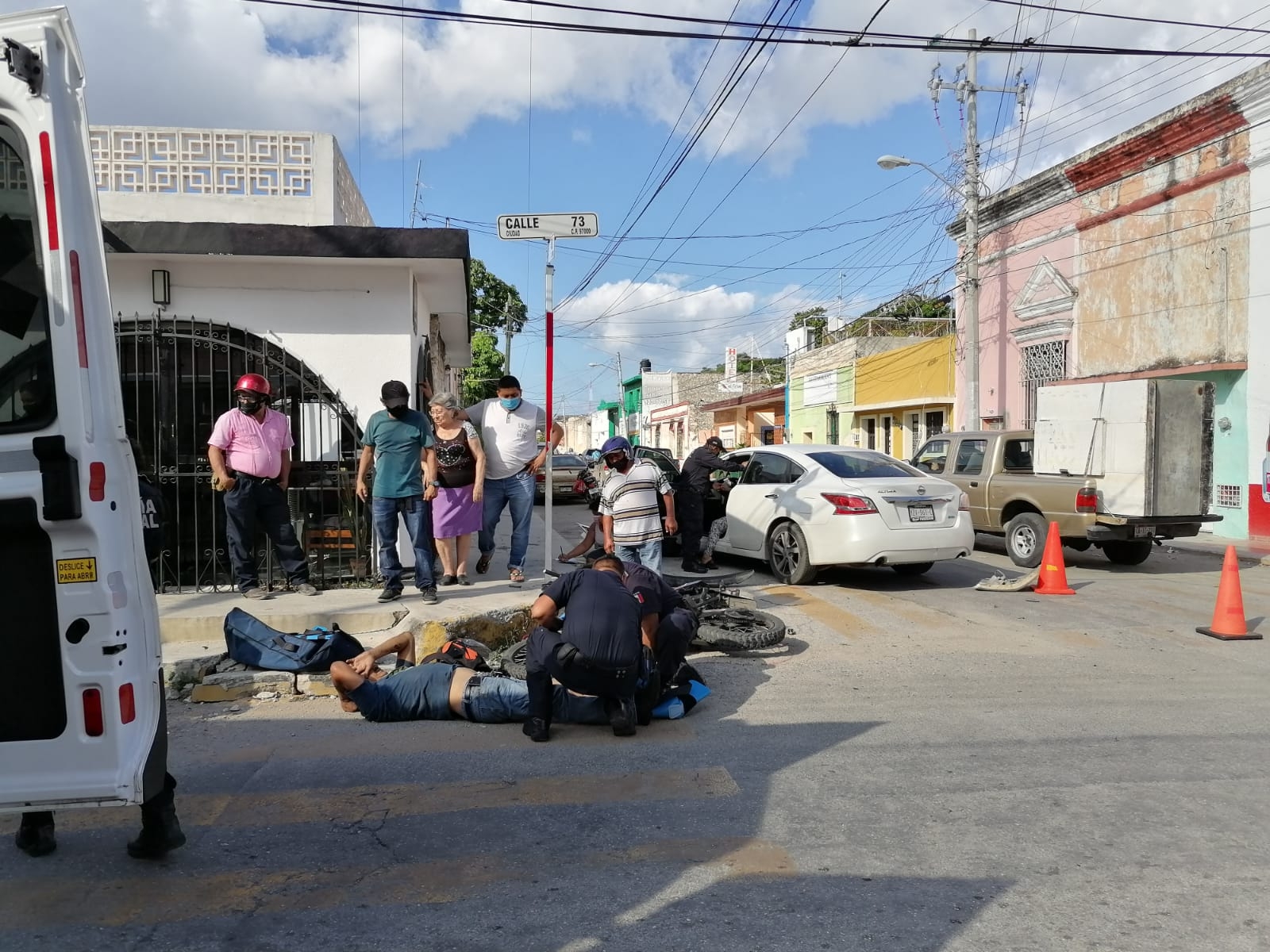 Los tripulantes de la moto fueron trasladados a la T1 por múltiples contusiones y posible fractura de hombro Los tripulantes de la moto fueron trasladados a la T1 por múltiples contusiones y posible fractura de hombro