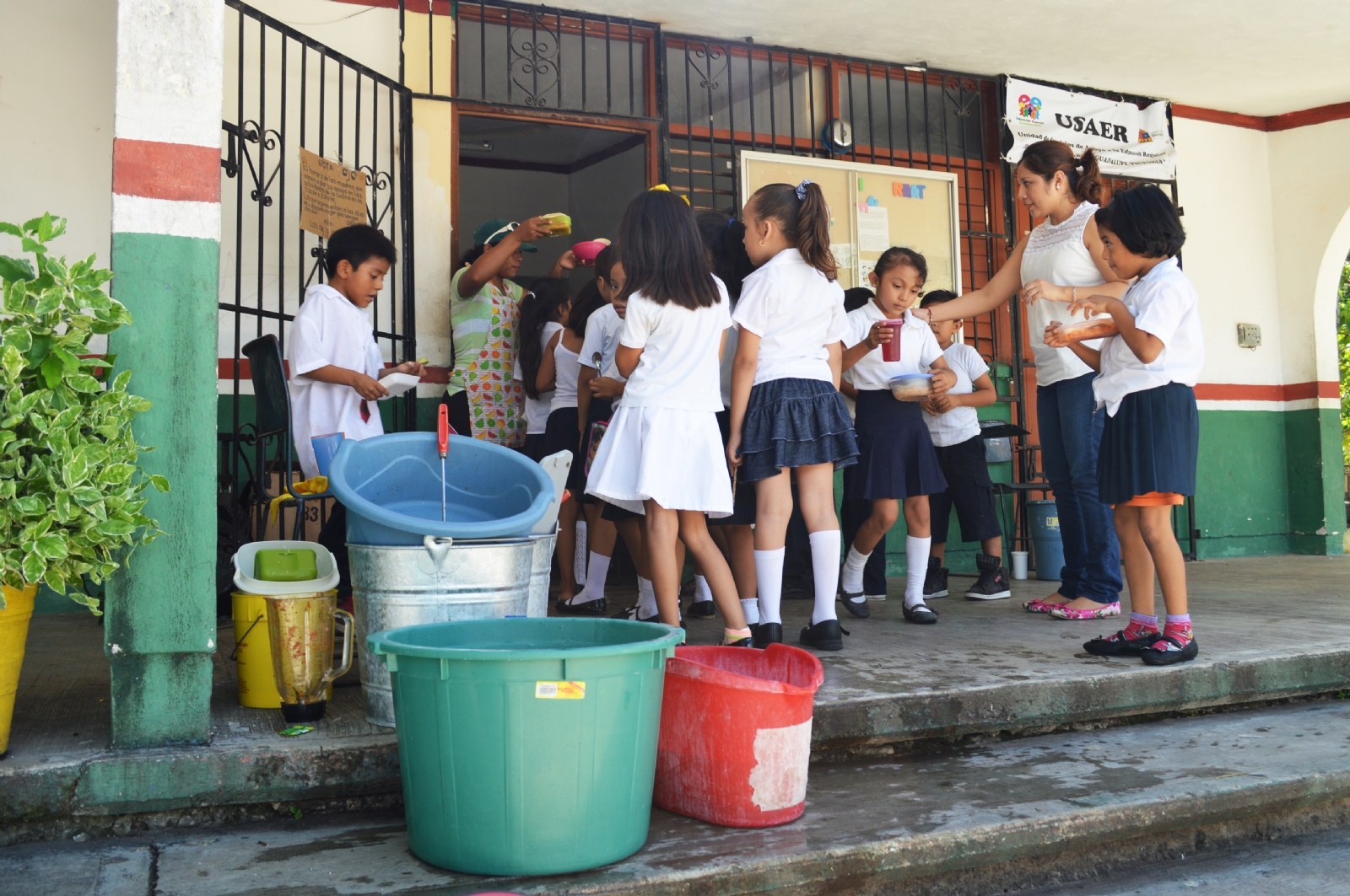 La SEQ declaró que se inició el nuevo ciclo escolar con una matrícula preliminar de 359 mil 880 alumnos La SEQ declaró que se inició el nuevo ciclo escolar con una matrícula preliminar de 359 mil 880 alumnos