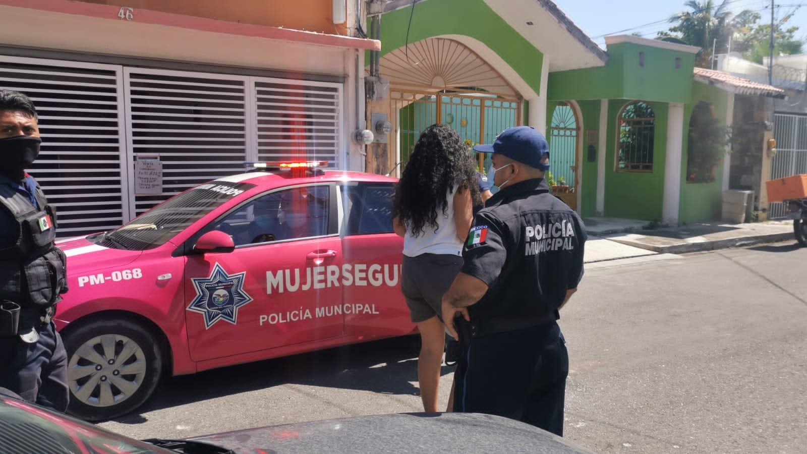 La joven se quedó dormida en el taxi y cuando despertó se percató de que el taxista estaba abusando de ella