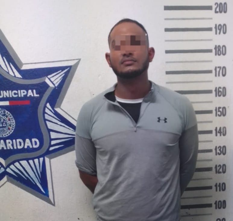 Una persona fue asegurada por policías de la Secretaría de Seguridad Pública y Tránsito Municipal Una persona fue asegurada por policías de la Secretaría de Seguridad Pública y Tránsito Municipal