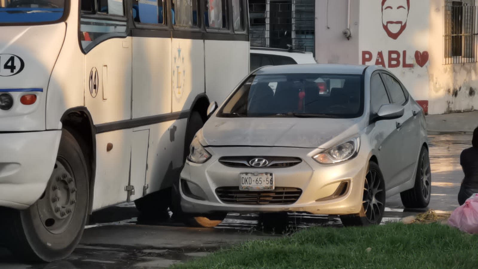 El accidente se registró alrededor de las 08:00 horas, sobre la avenida Juárez esquina con calle 61-A de la colonia Morelos El accidente se registró alrededor de las 08:00 horas, sobre la avenida Juárez esquina con calle 61-A de la colonia Morelos
