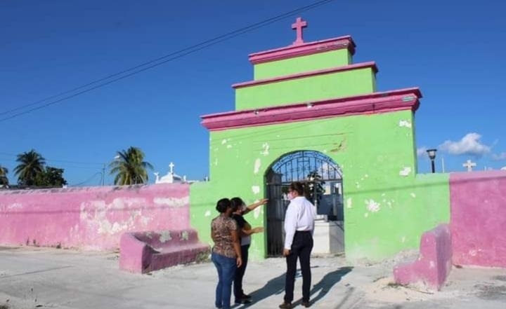 La alcaldesa de dicho municipio Cinthya Velázquez Rivero dio a conocer que se llevaron a cabo acciones de sanitización y limpieza en el cementerio La alcaldesa de dicho municipio Cinthya Velázquez Rivero dio a conocer que se llevaron a cabo acciones de sanitización y limpieza en el cementerio