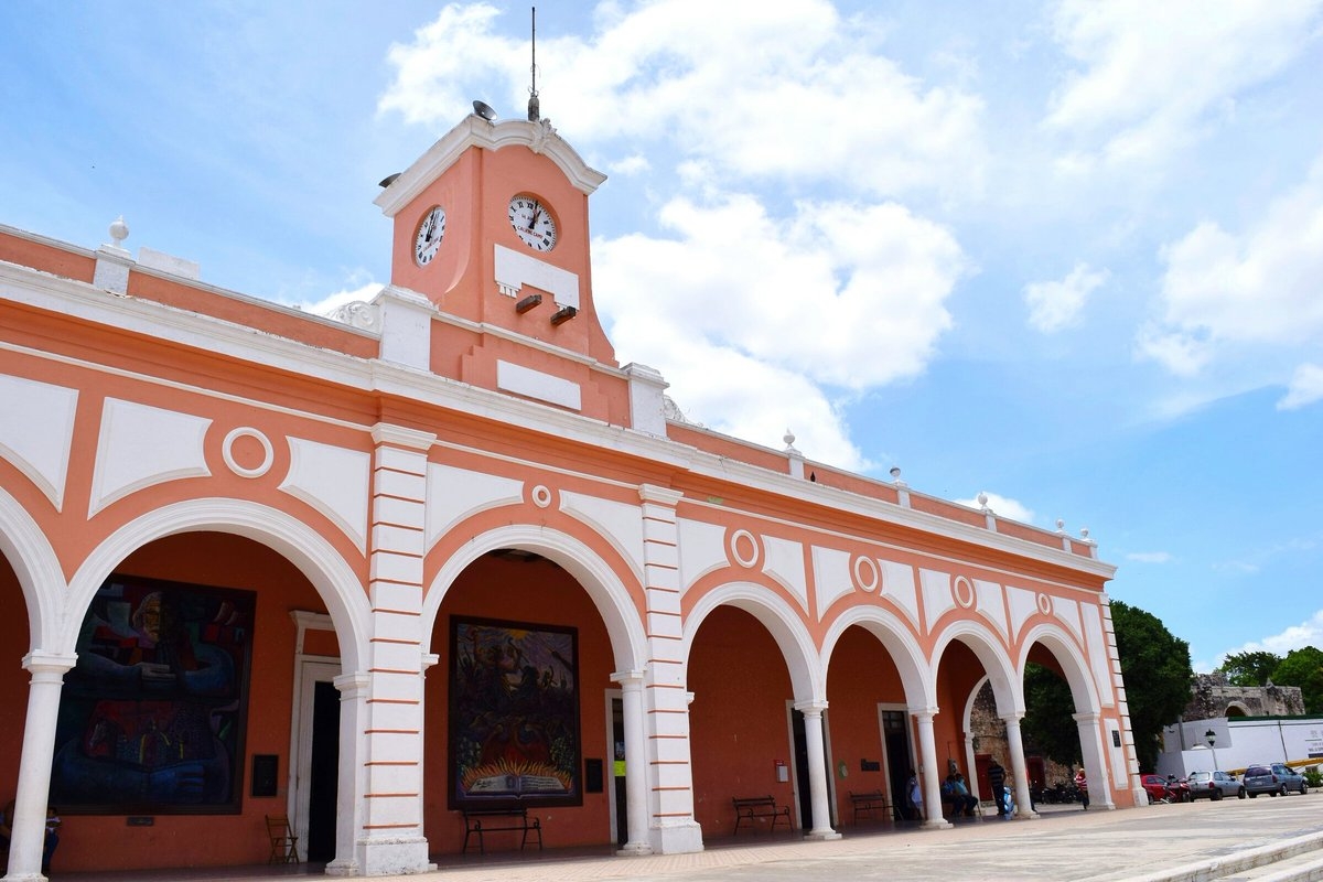 Algunos señalamientos se refieren a que el exalcade incurrió en amiguismo y compadrazgo Algunos señalamientos se refieren a que el exalcade incurrió en amiguismo y compadrazgo