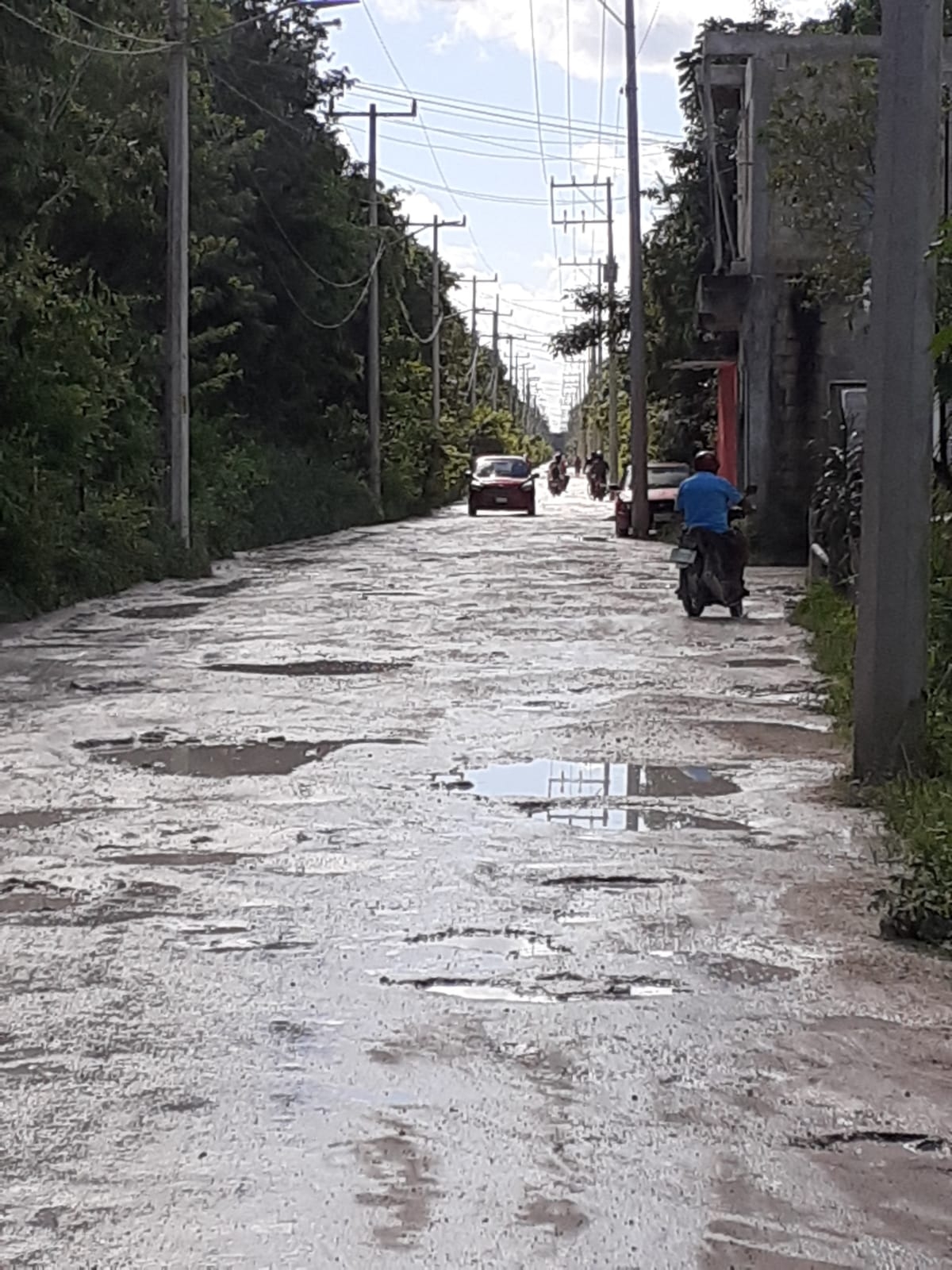 Los diversos conductores se tardan más tiempo de lo normal en salir de este asentamiento Las Fincas