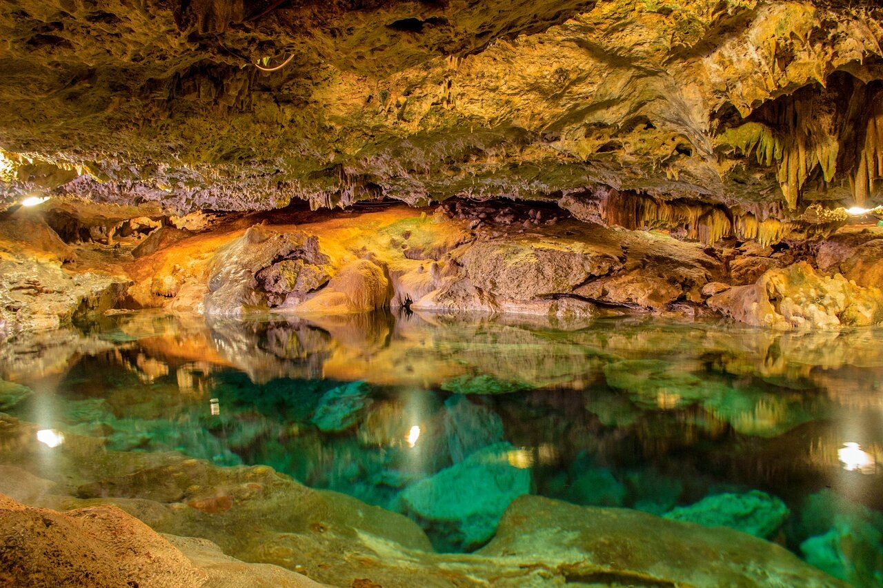 A decir de los guías el ojo de agua, ubicado a 20 minutos de Mérida, fue descubierto hace 40 años y a él se accede por medio de una escalinata de piedra