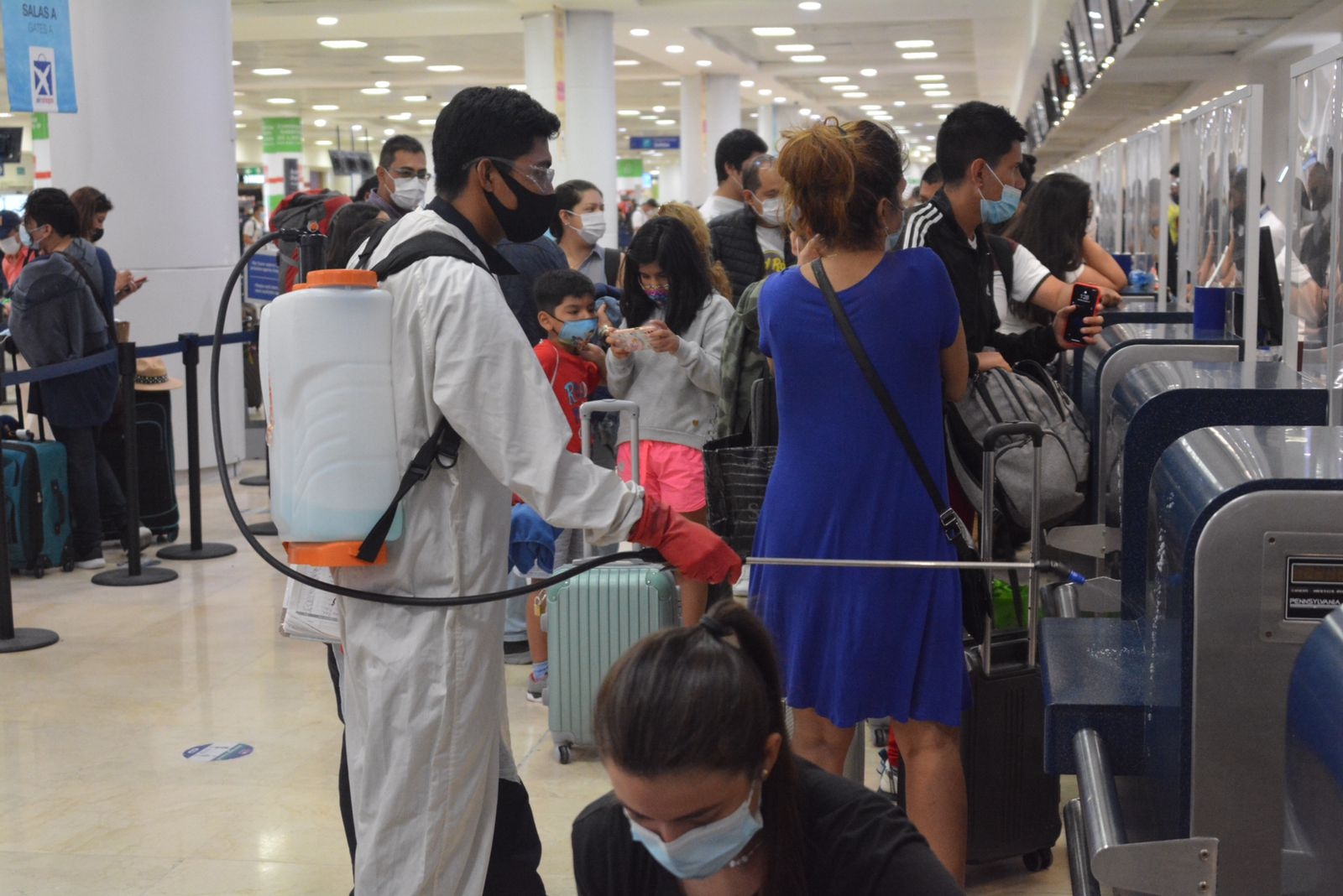 La sede aeroportuaria tiene una estricta exigencia tanto para el personal como para los viajeros que arriban la zona La sede aeroportuaria tiene una estricta exigencia tanto para el personal como para los viajeros que arriban la zona