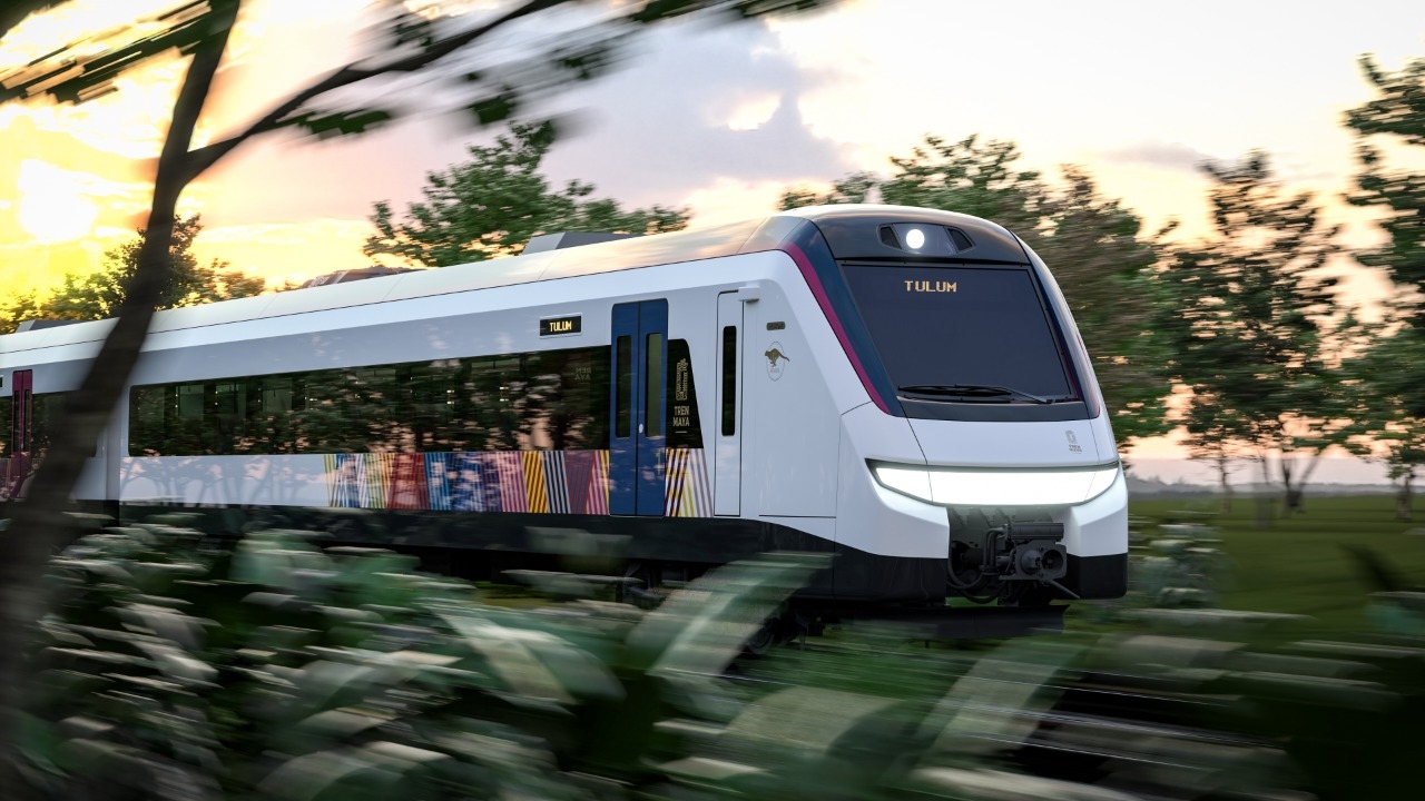 AMLO detalla trazos del Tren Maya en Quintana Roo; desmiente que se dañe la selva