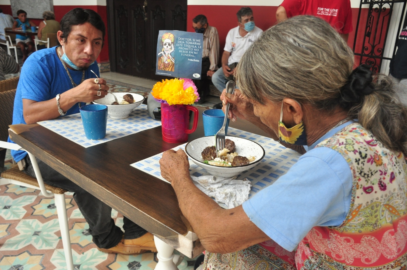 El establecimiento comunitario tiene un aforo limitado, ya que solamente pueden recibir un promedio de 70 personas al día con un costo de 10 pesos El establecimiento comunitario tiene un aforo limitado, ya que solamente pueden recibir un promedio de 70 personas al día con un costo de 10 pesos