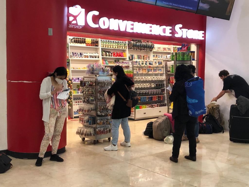 Según el empleado, esta fue la primera vez que se encuentran con un así, pues ningún extranjero se había atrevido a presentar una prueba PCR muy vieja Según el empleado, esta fue la primera vez que se encuentran con un así, pues ningún extranjero se había atrevido a presentar una prueba PCR muy vieja