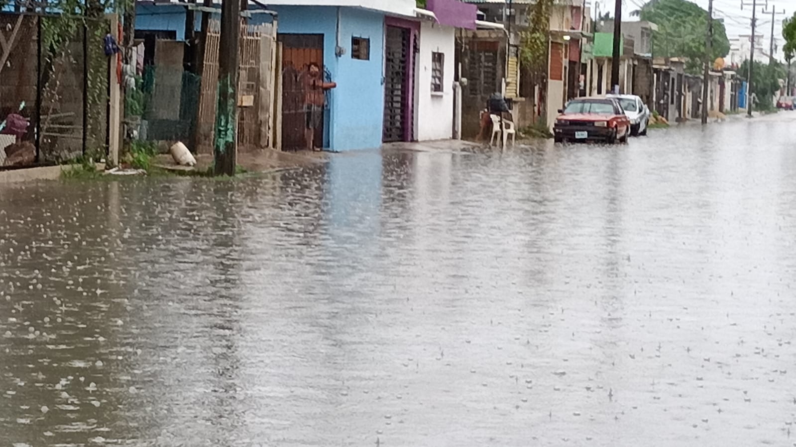 Varias calles se encuentran inundadas por las fuertes lluvias en Chetumal Varias calles se encuentran inundadas por las fuertes lluvias en Chetumal