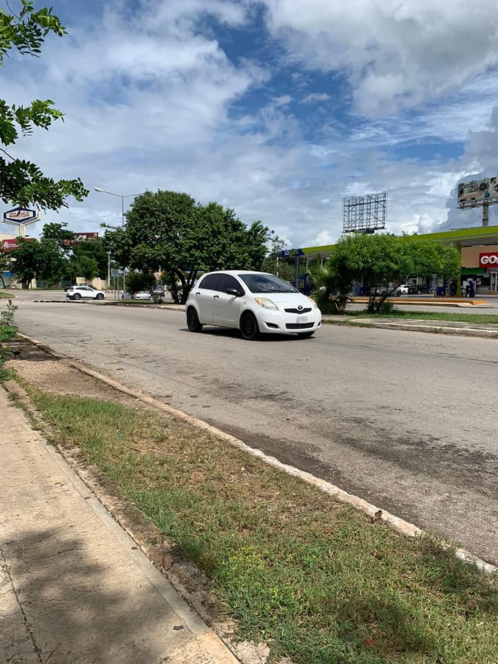 La mujer compartió una foto del punto donde fue levantada por unos hombres, al parecer de fuera La mujer compartió una foto del punto donde fue levantada por unos hombres, al parecer de fuera
