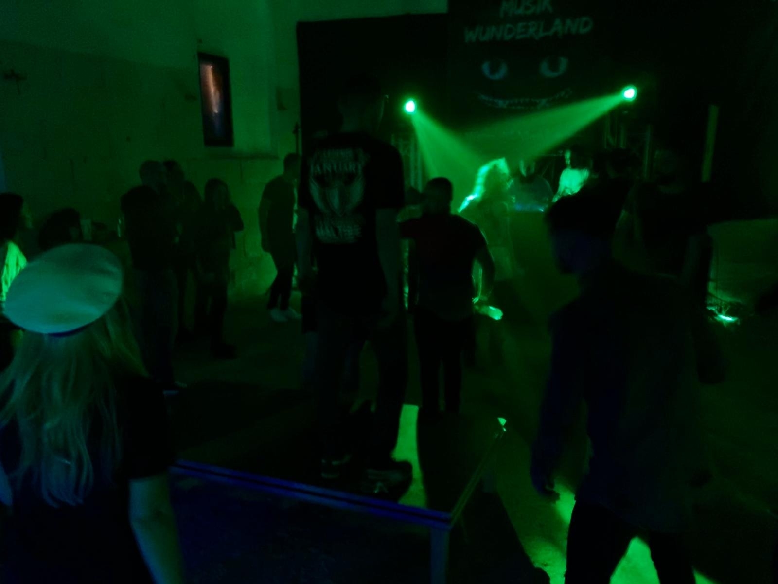 Por medio de Facebook los organizadores de estas fiestas clandestinas anunciaron un nuevo evento