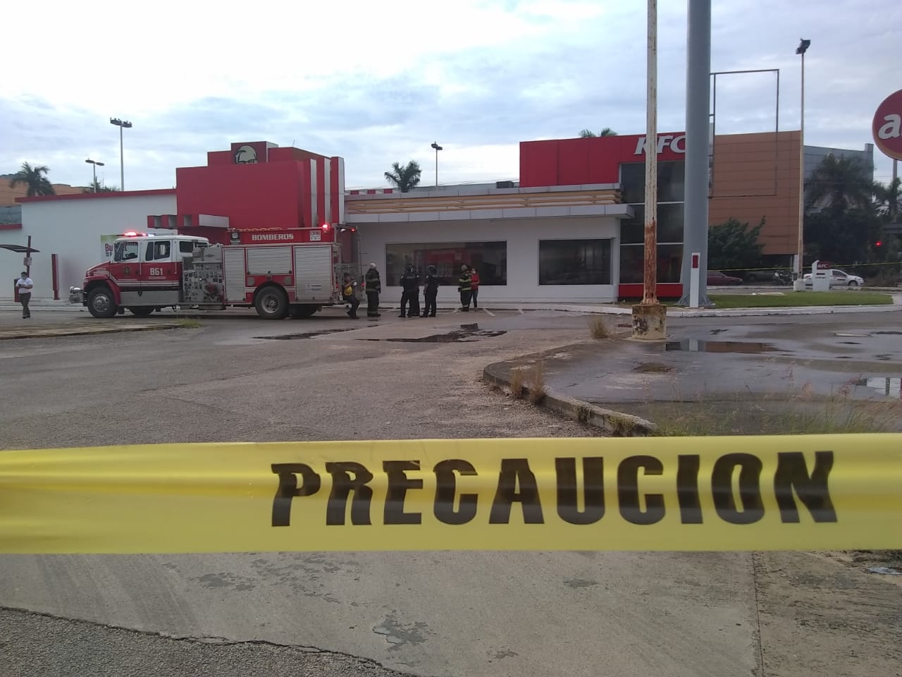 Según se averiguó en el lugar, el fuego se originó en la cocina, al parecer en uno de los extractores