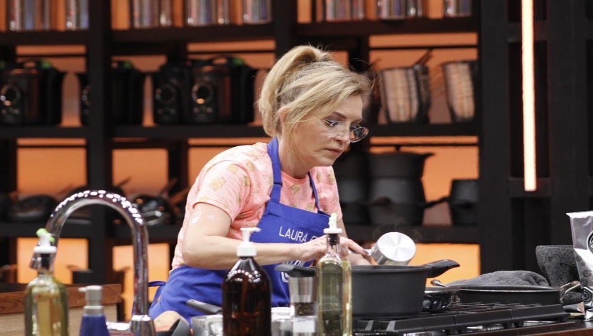 Laura Flores fue la expulsada de la décima emisión de MasterChef Ceelebrity 2021, pues sus platillos fueron los menos afortunados, de acuerdo con la opinión de los tres jueces del programa