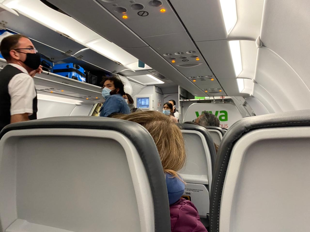 EL personal de VivaAerobus no dio más detalles sobre el atraso en el despegue del avión a sus pasajeros en la CDMX